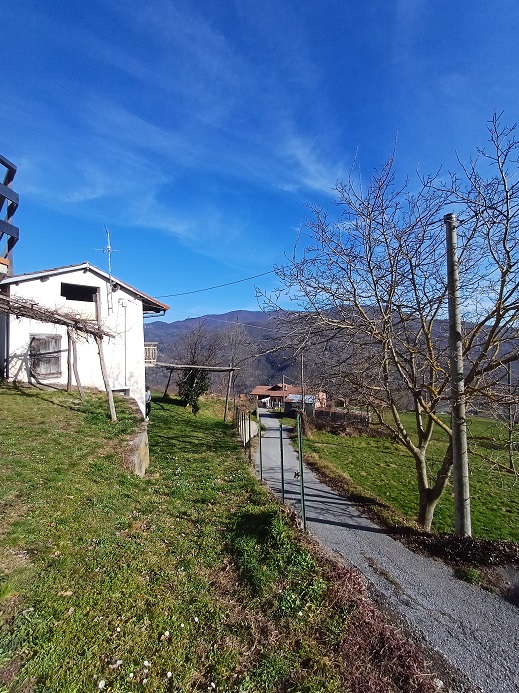 House with private garden in panoramic hamlet