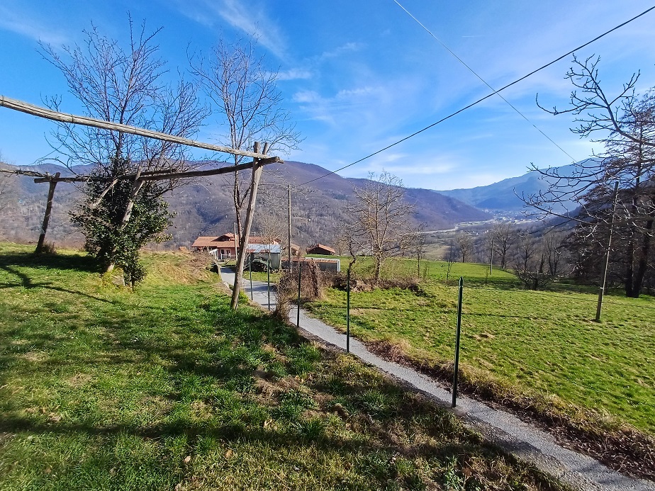House with private garden in panoramic hamlet