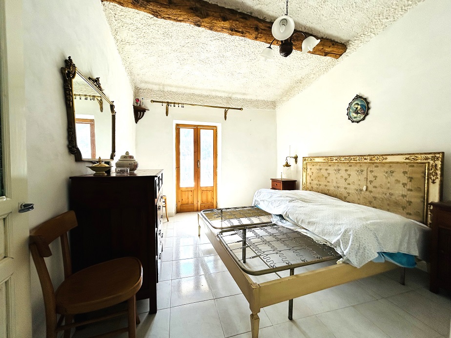 House free from ground to roof in a mountain villa
