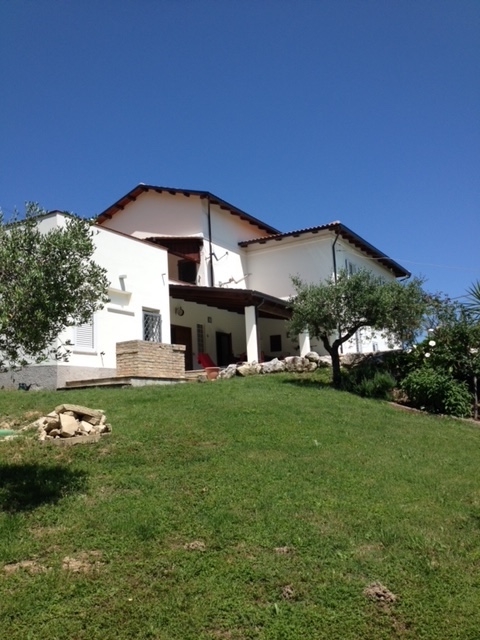 5 bed, 4 bath family property on own land. Pool, hot tub and panoramic views