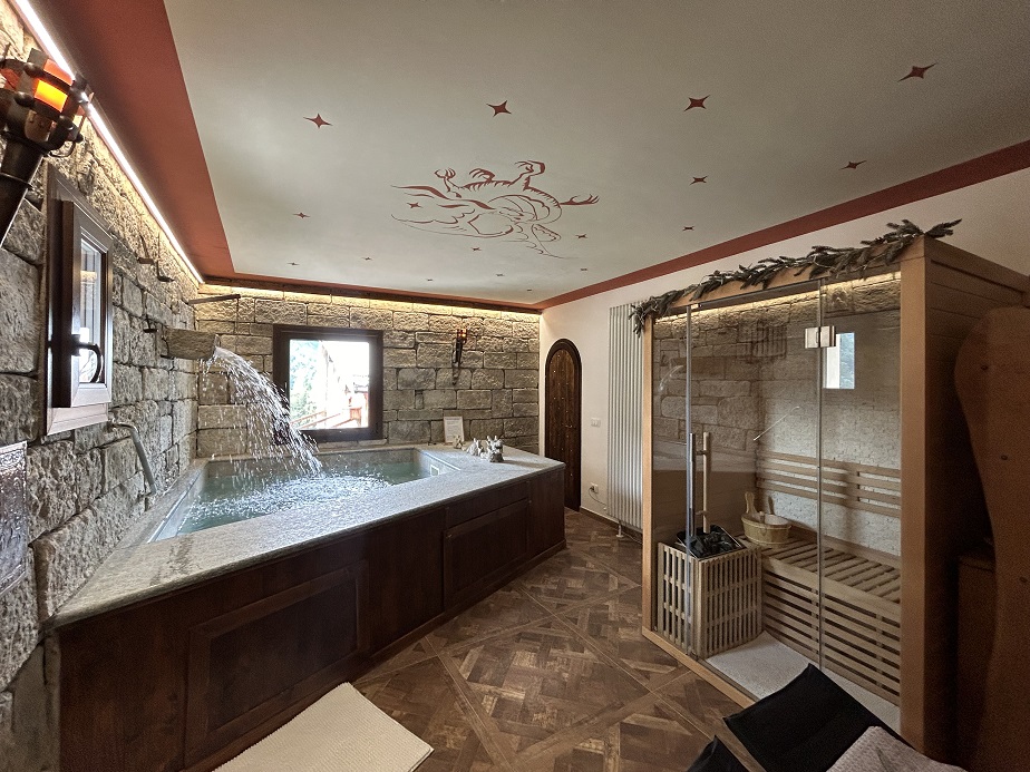 Detached house with garden and private spa.