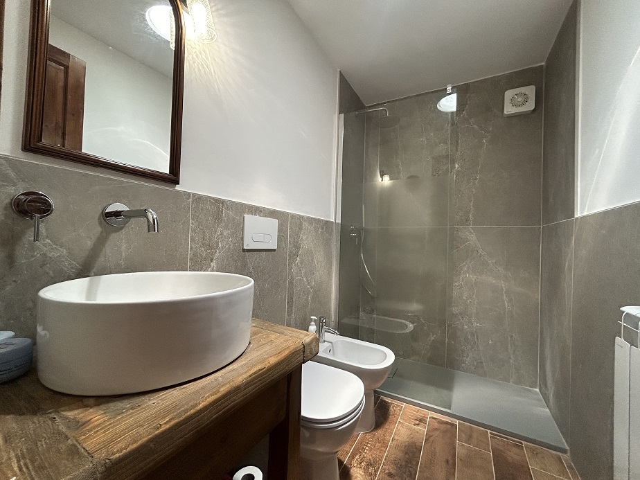 Detached house with garden and private spa.