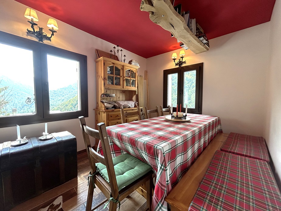 Detached house with garden and private spa.