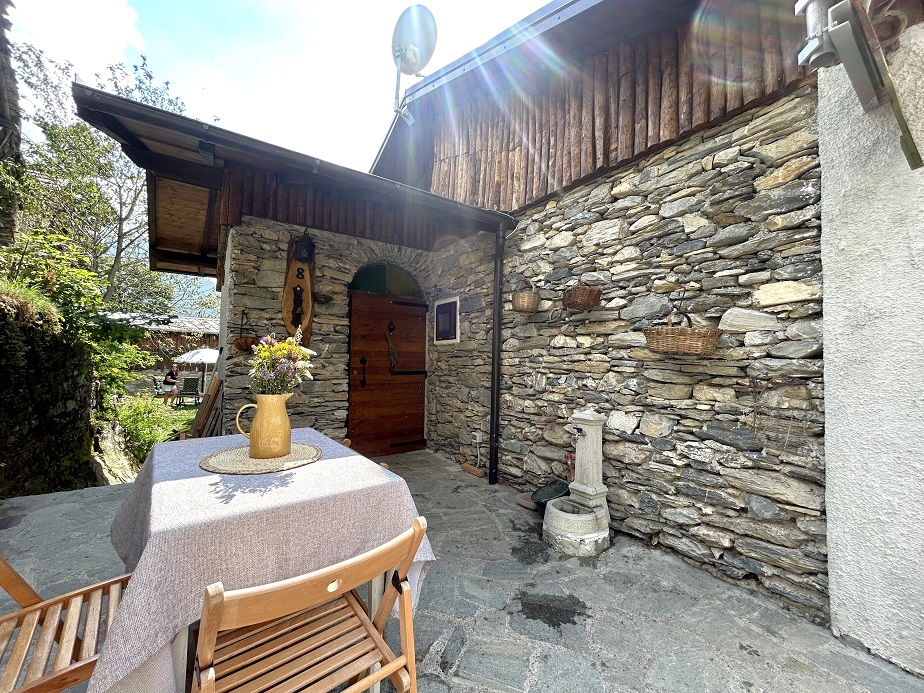 Detached house with garden and private spa.
