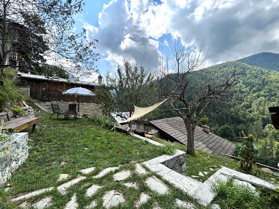 Detached house with garden and private spa.