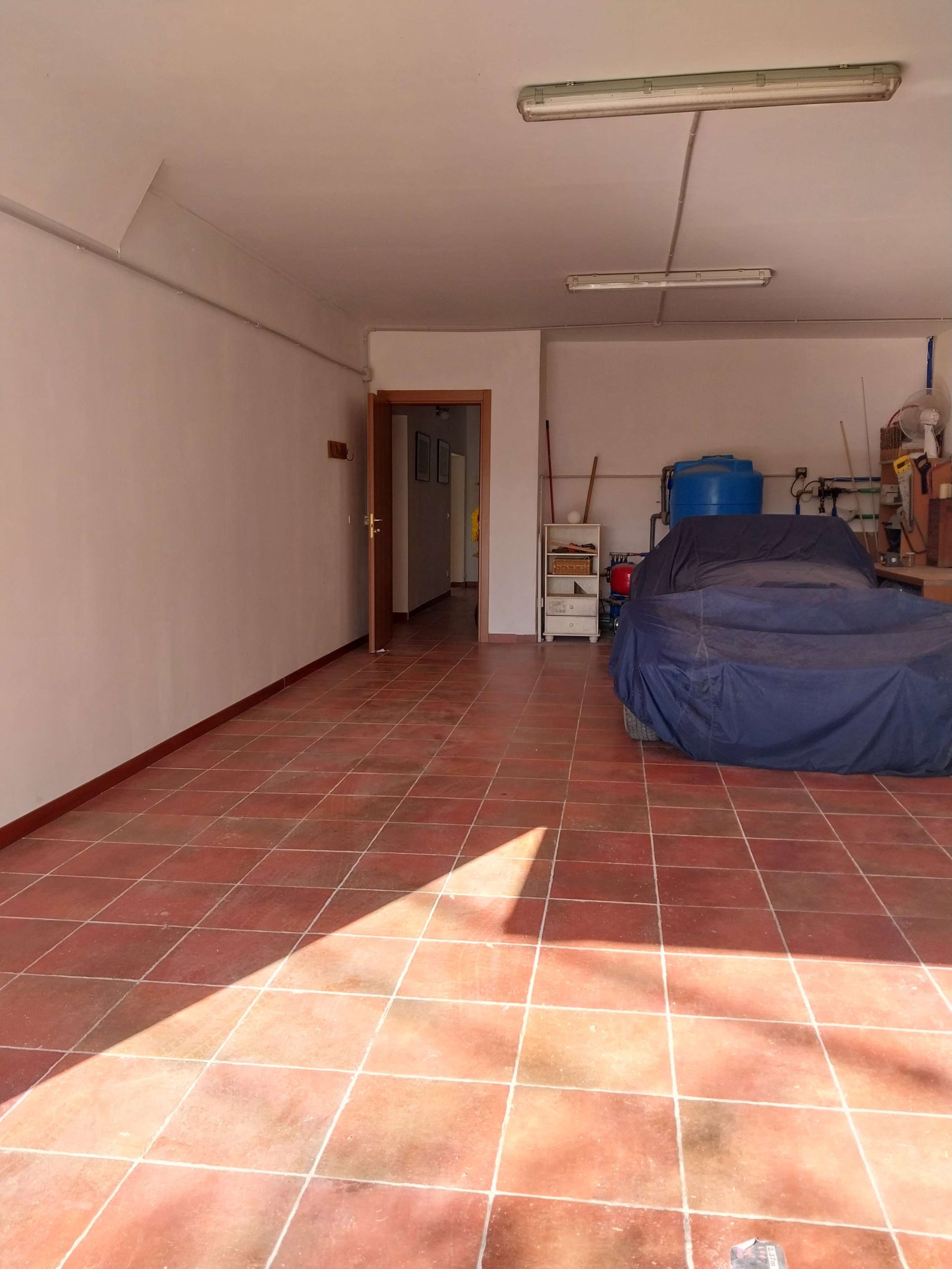 Fully renovated and enhanced 5 bed, 4 bath family property on own land. Pool, hot tub and panoramic views