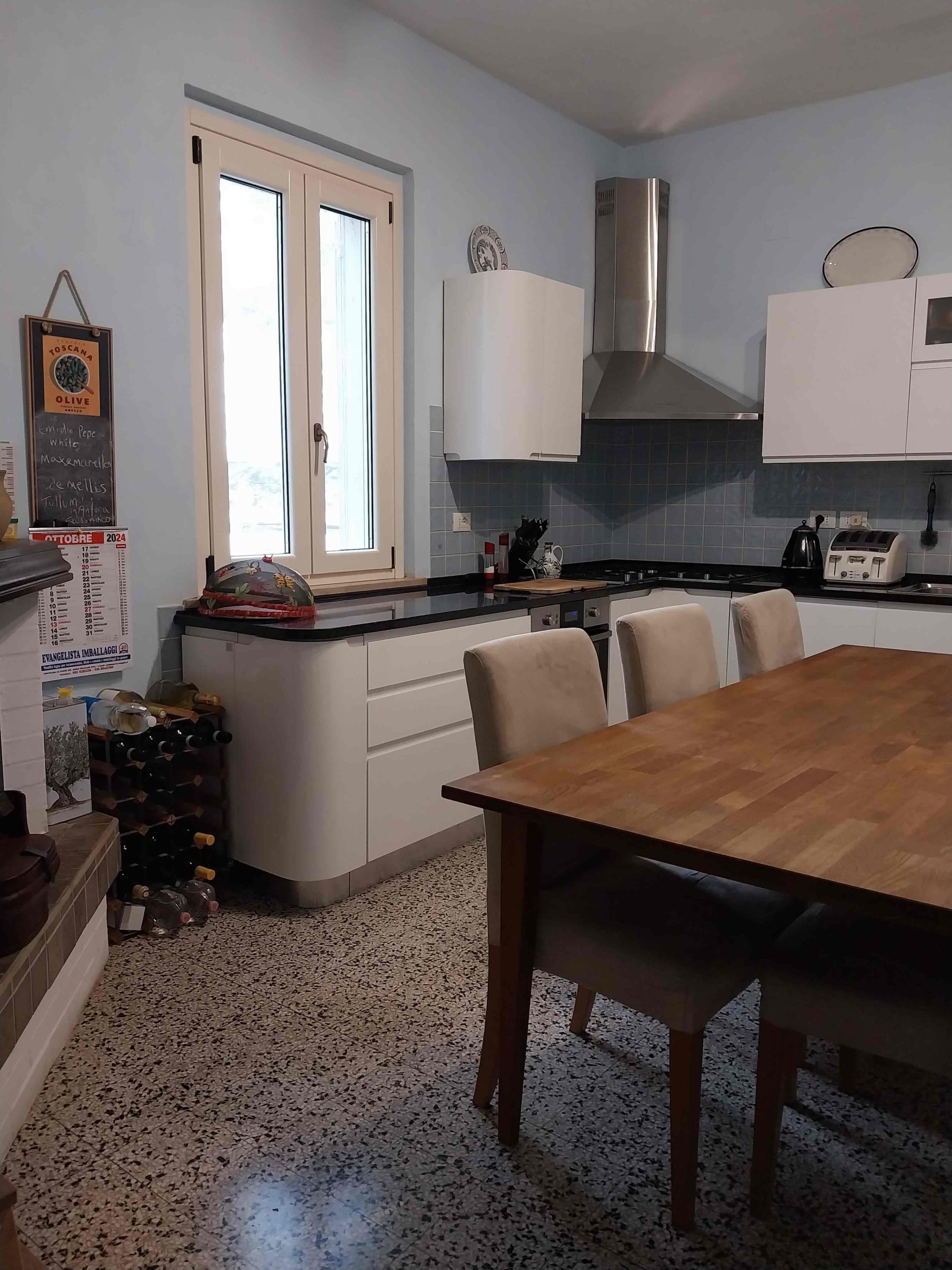 Fully renovated and enhanced 5 bed, 4 bath family property on own land. Pool, hot tub and panoramic views