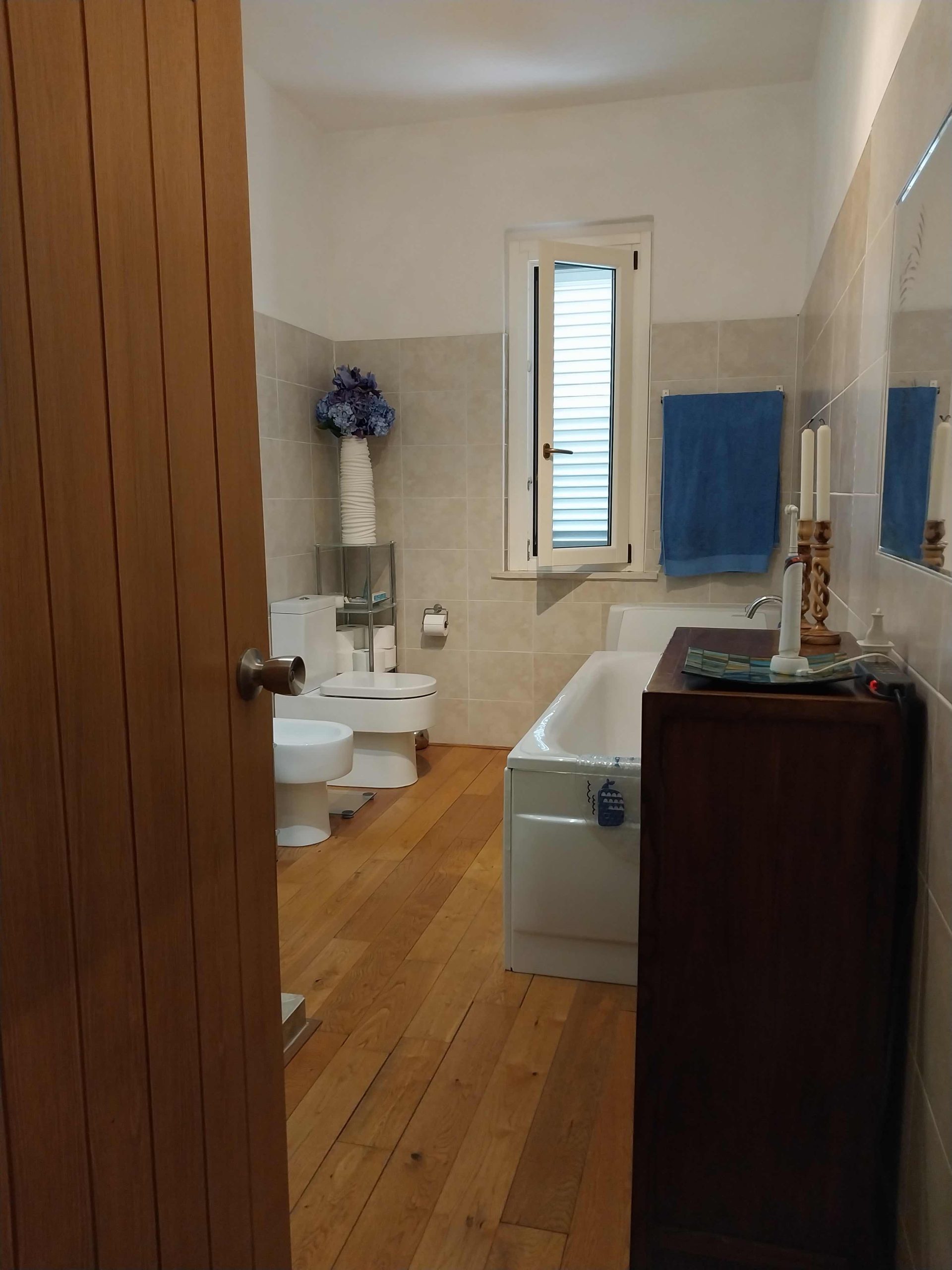 Fully renovated and enhanced 5 bed, 4 bath family property on own land. Pool, hot tub and panoramic views