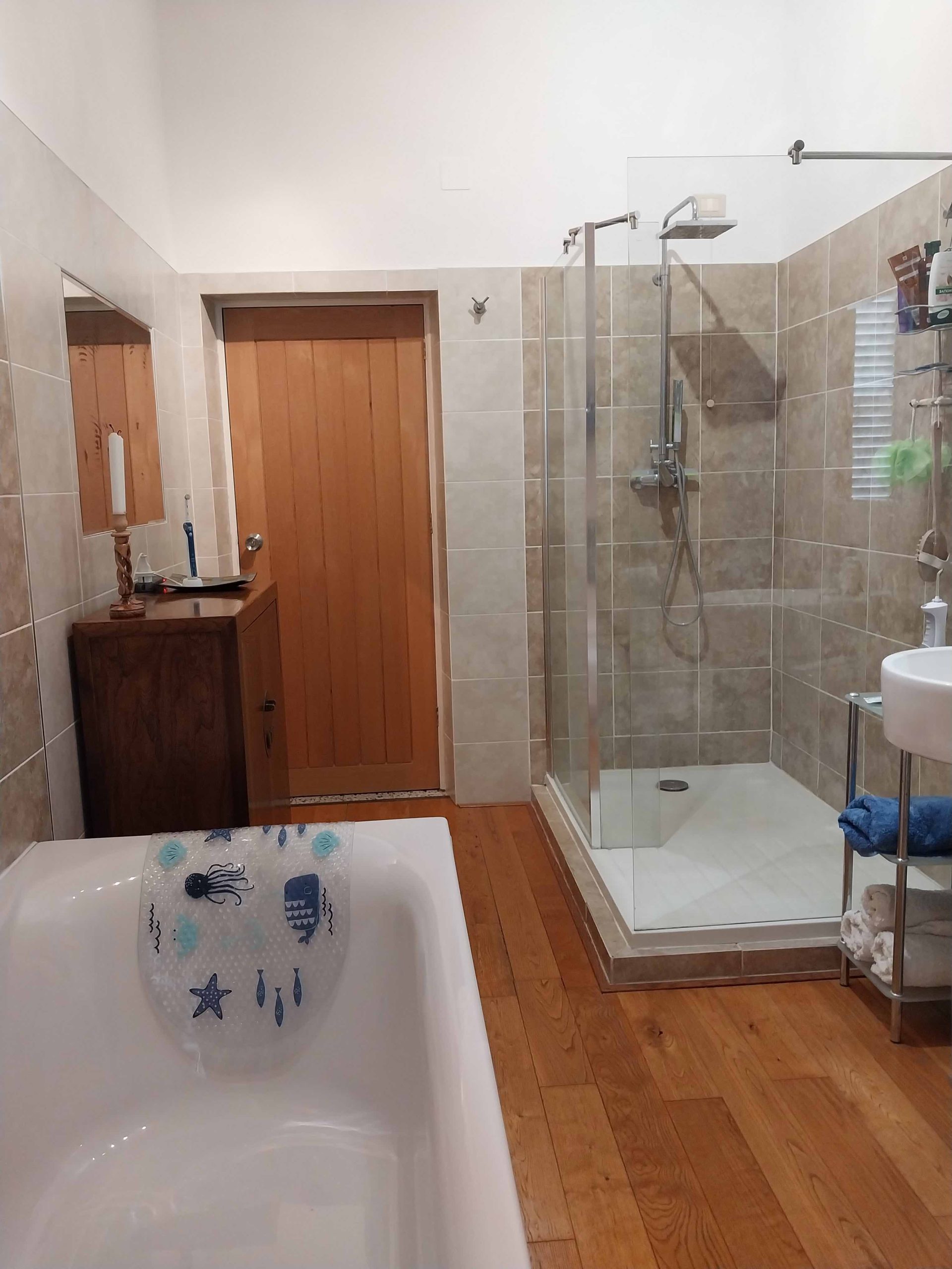 Fully renovated and enhanced 5 bed, 4 bath family property on own land. Pool, hot tub and panoramic views