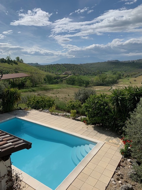 5 bed, 4 bath family property on own land. Pool, hot tub and panoramic views