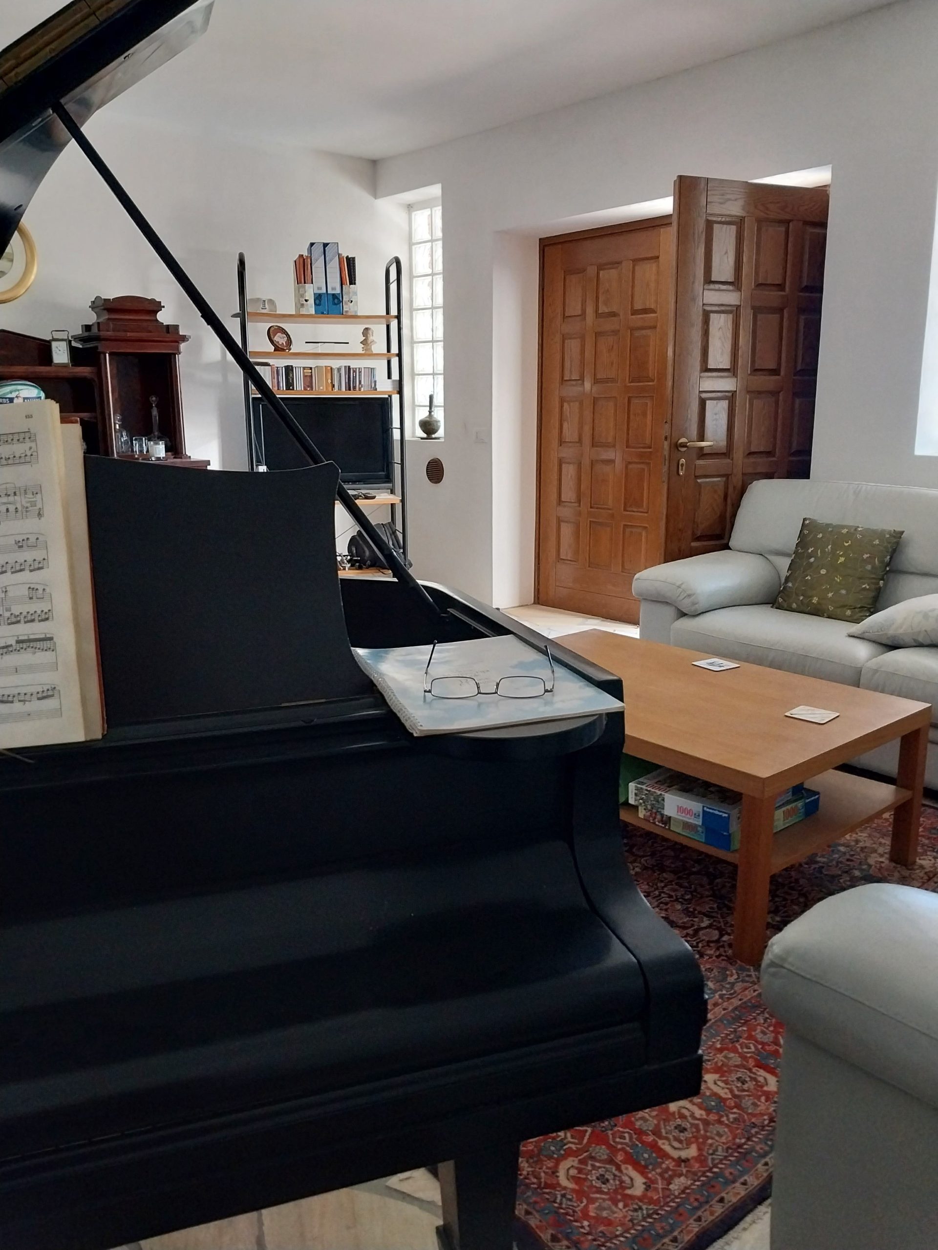 Fully renovated and enhanced 5 bed, 4 bath family property on own land. Pool, hot tub and panoramic views