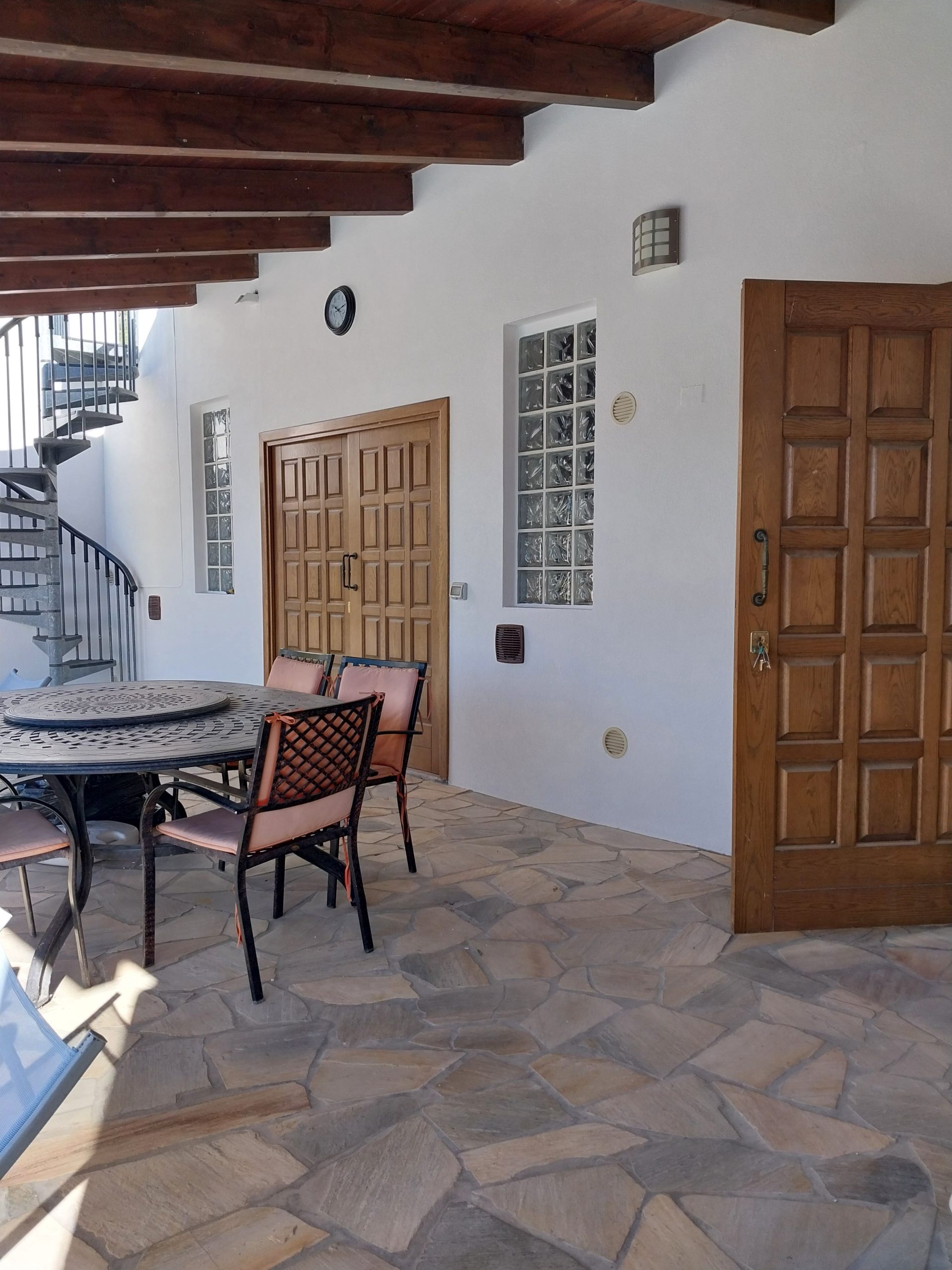 Fully renovated and enhanced 5 bed, 4 bath family property on own land. Pool, hot tub and panoramic views