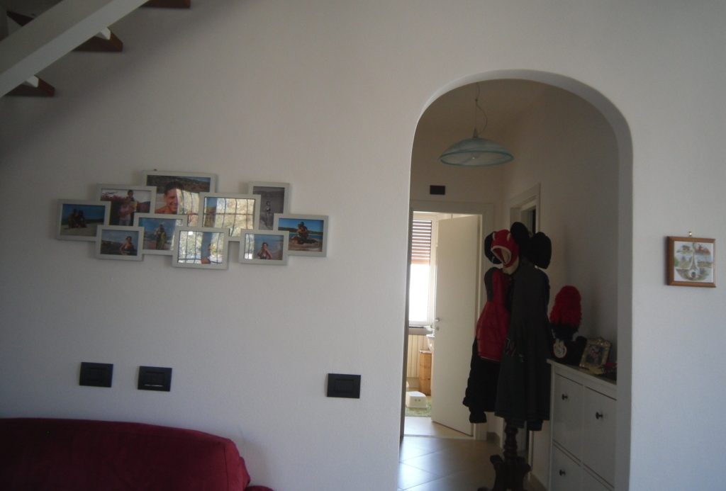 Semi-detached villa of 350 square meters with an unparalleled sea view just 800 meters from the splendid beaches of Lavagna