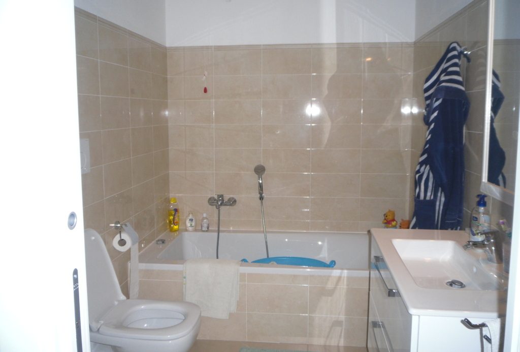 Semi-detached villa of 350 square meters with an unparalleled sea view just 800 meters from the splendid beaches of Lavagna