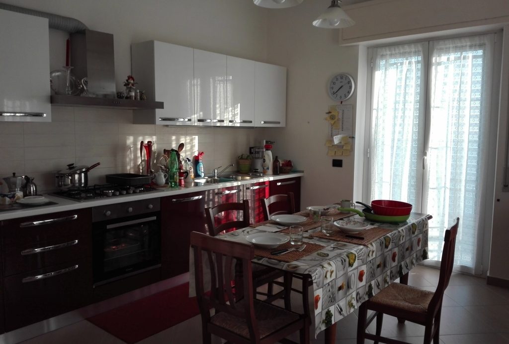 Semi-detached villa of 350 square meters with an unparalleled sea view just 800 meters from the splendid beaches of Lavagna