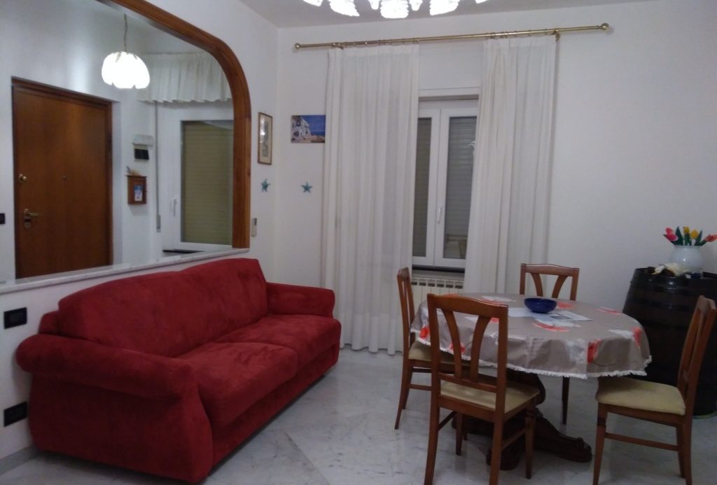 Semi-detached villa of 350 square meters with an unparalleled sea view just 800 meters from the splendid beaches of Lavagna