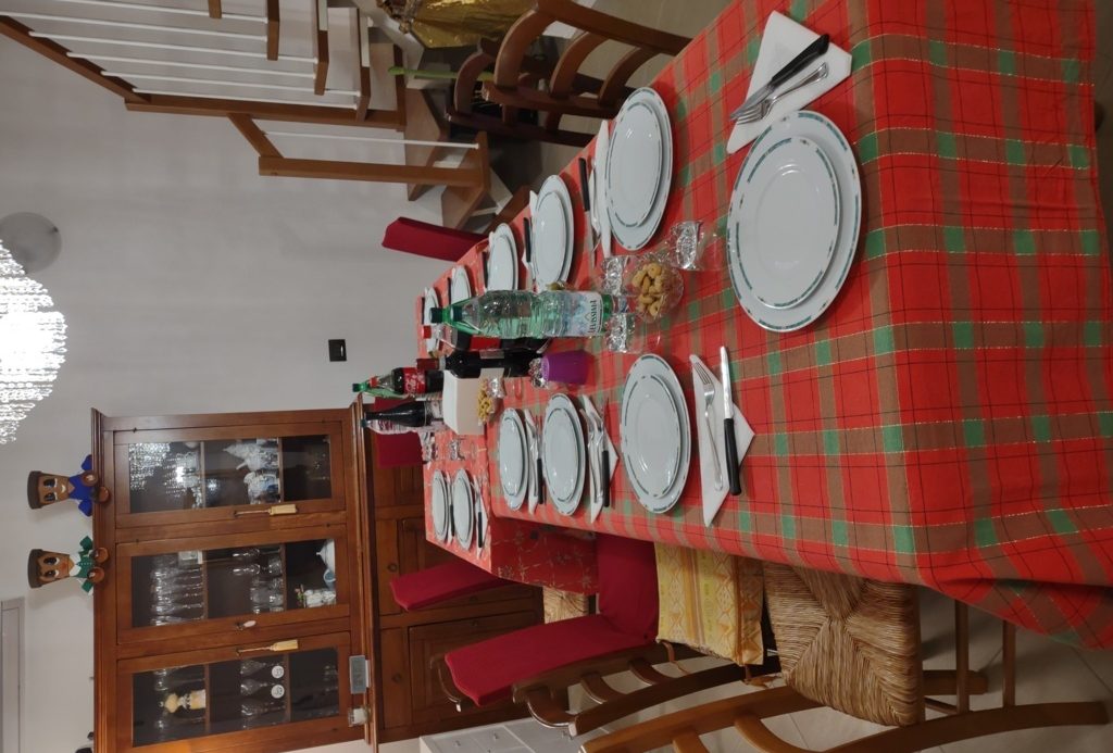 Semi-detached villa of 350 square meters with an unparalleled sea view just 800 meters from the splendid beaches of Lavagna