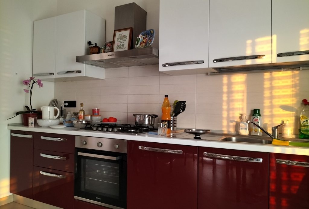 Semi-detached villa of 350 square meters with an unparalleled sea view just 800 meters from the splendid beaches of Lavagna