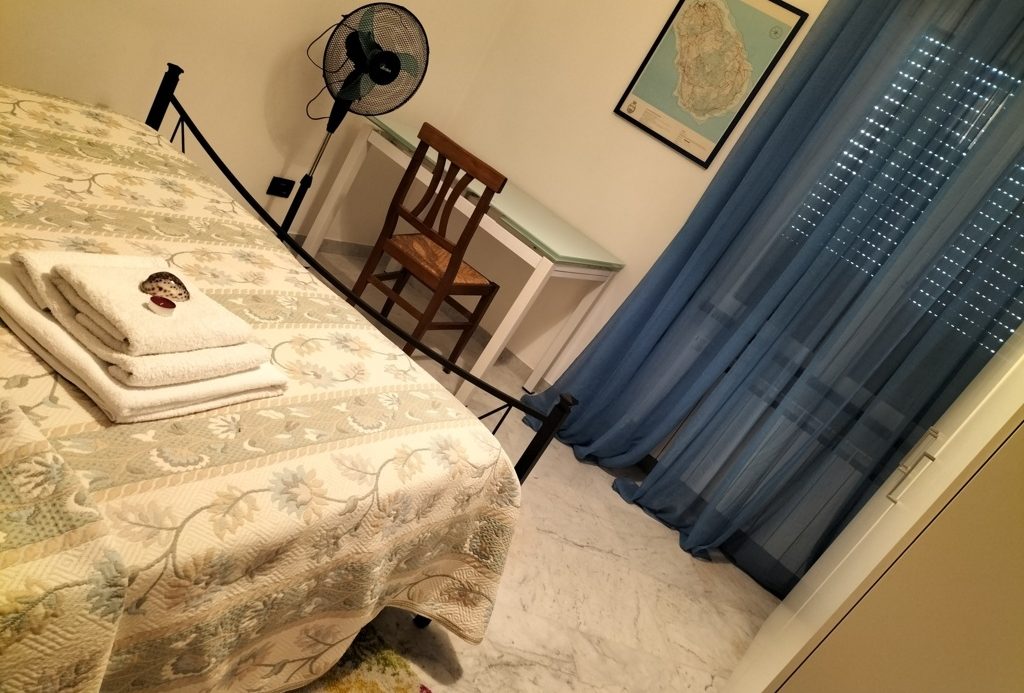 Semi-detached villa of 350 square meters with an unparalleled sea view just 800 meters from the splendid beaches of Lavagna
