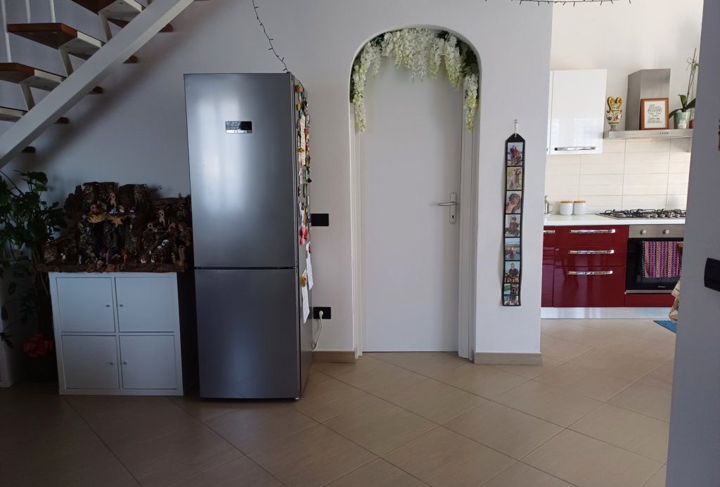 Semi-detached villa of 350 square meters with an unparalleled sea view just 800 meters from the splendid beaches of Lavagna