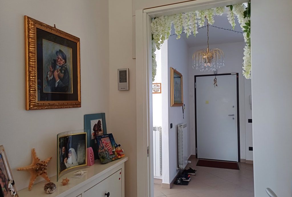 Semi-detached villa of 350 square meters with an unparalleled sea view just 800 meters from the splendid beaches of Lavagna