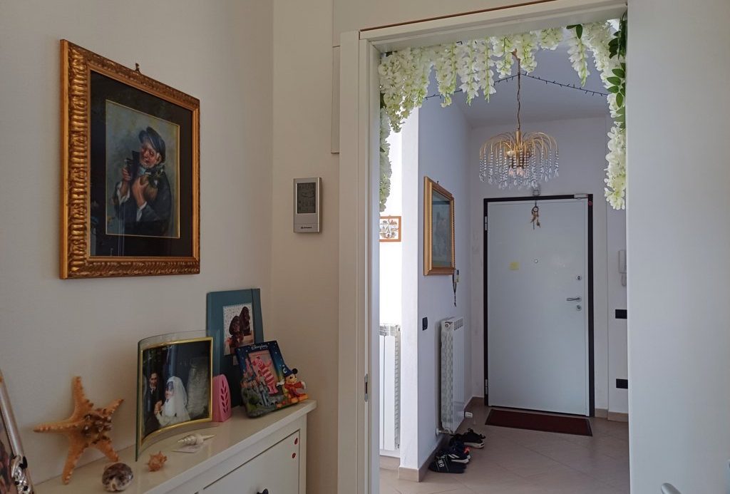 Semi-detached villa of 350 square meters with an unparalleled sea view just 800 meters from the splendid beaches of Lavagna