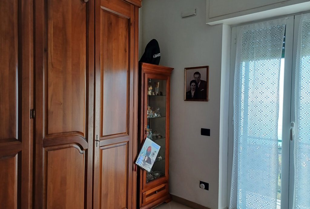 Semi-detached villa of 350 square meters with an unparalleled sea view just 800 meters from the splendid beaches of Lavagna