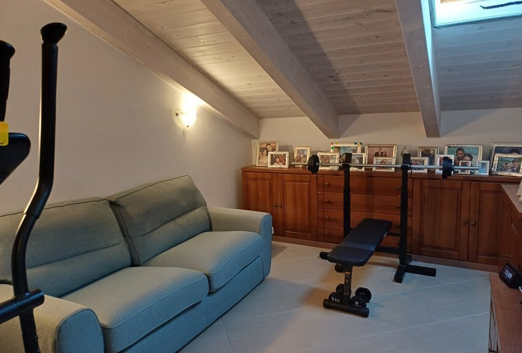 Semi-detached villa of 350 square meters with an unparalleled sea view just 800 meters from the splendid beaches of Lavagna