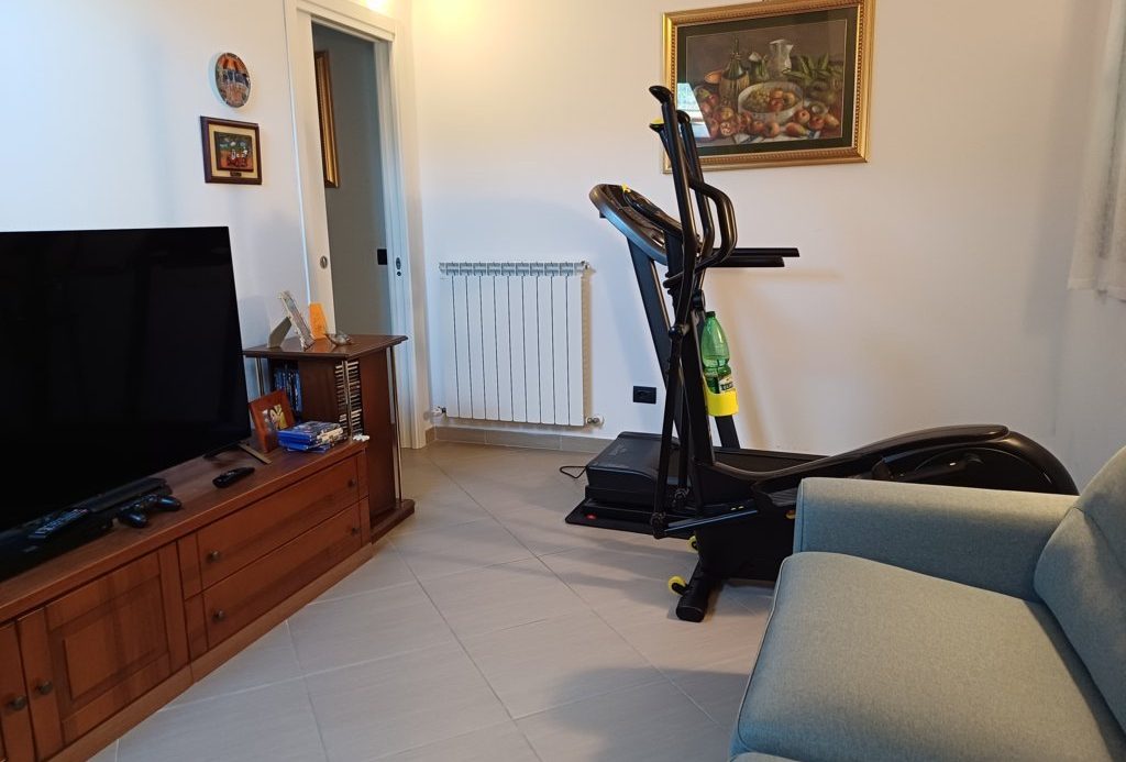 Semi-detached villa of 350 square meters with an unparalleled sea view just 800 meters from the splendid beaches of Lavagna