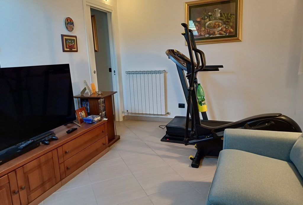 Semi-detached villa of 350 square meters with an unparalleled sea view just 800 meters from the splendid beaches of Lavagna