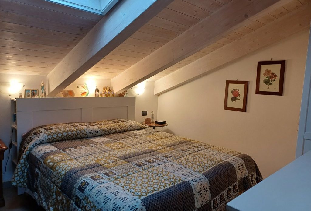 Semi-detached villa of 350 square meters with an unparalleled sea view just 800 meters from the splendid beaches of Lavagna
