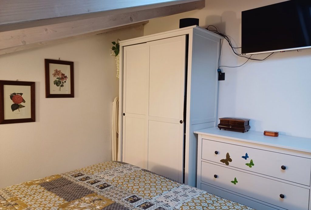 Semi-detached villa of 350 square meters with an unparalleled sea view just 800 meters from the splendid beaches of Lavagna