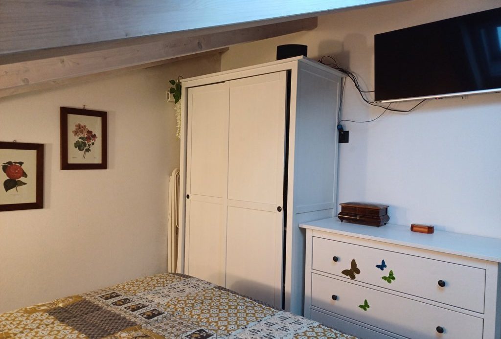 Semi-detached villa of 350 square meters with an unparalleled sea view just 800 meters from the splendid beaches of Lavagna