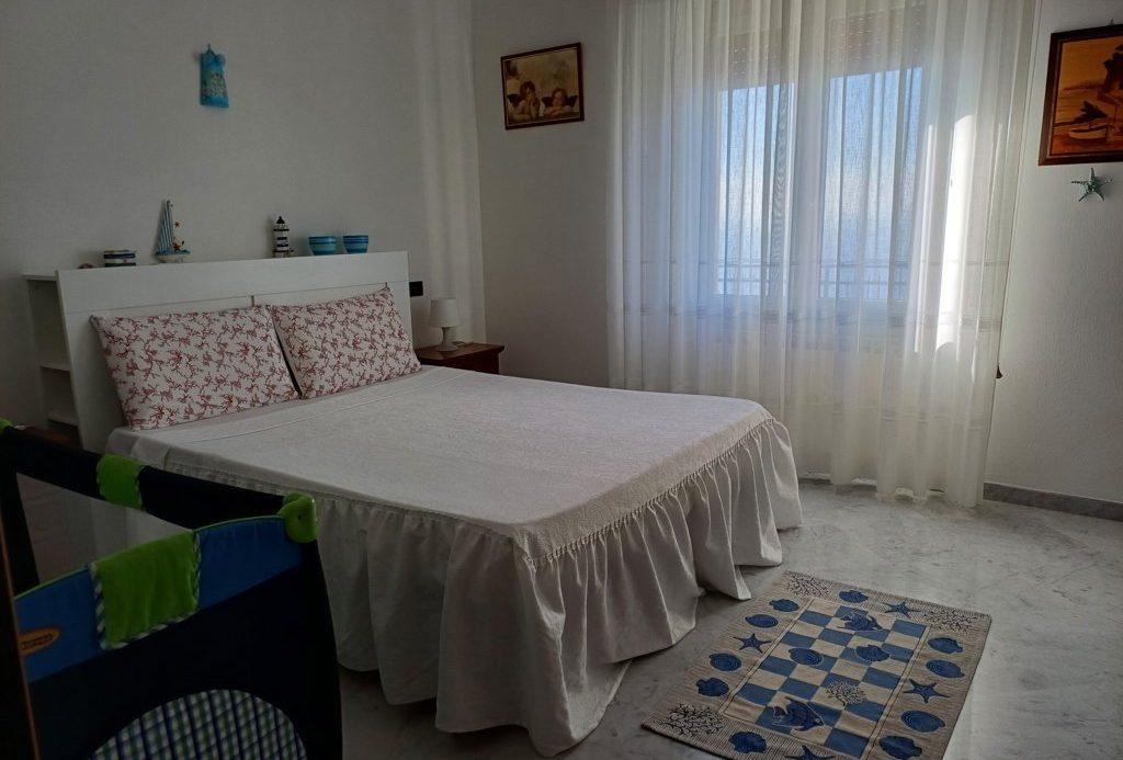 Semi-detached villa of 350 square meters with an unparalleled sea view just 800 meters from the splendid beaches of Lavagna