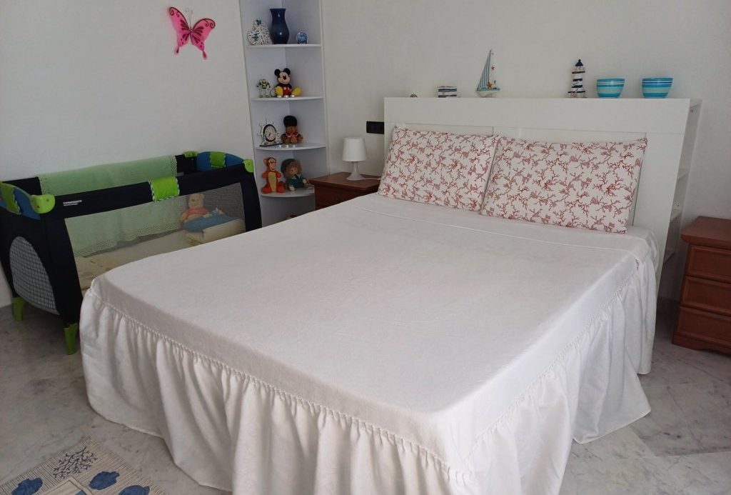 Semi-detached villa of 350 square meters with an unparalleled sea view just 800 meters from the splendid beaches of Lavagna