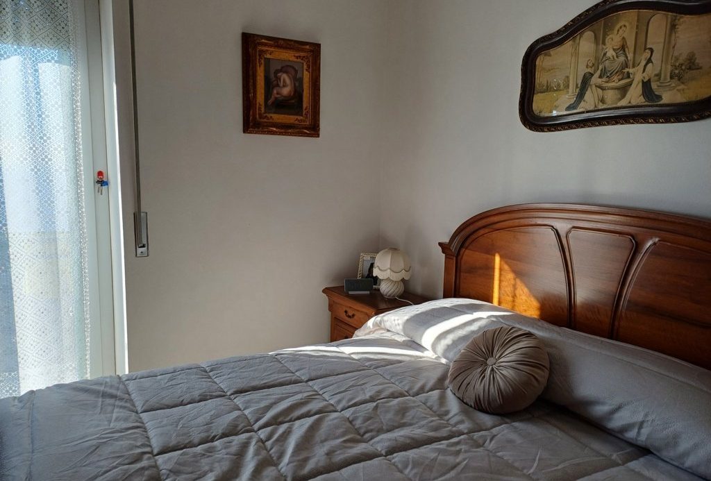 Semi-detached villa of 350 square meters with an unparalleled sea view just 800 meters from the splendid beaches of Lavagna