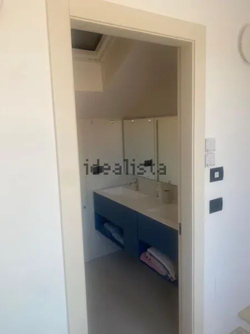 Terraced house of 242 square meters. Completely renovated with recovery of the attic