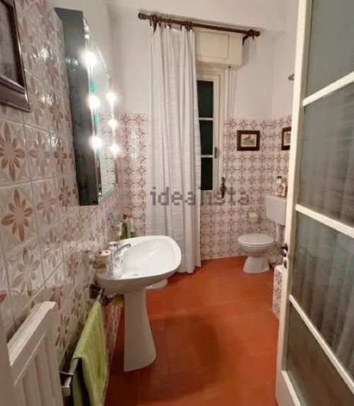 Four-room apartment – Convenient to the sea and center