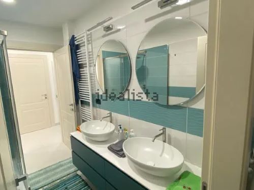 Terraced house of 242 square meters. Completely renovated with recovery of the attic