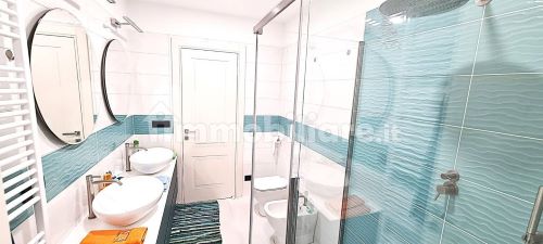 Terraced house of 242 square meters. Completely renovated with recovery of the attic