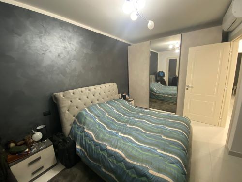 Terraced house of 242 square meters. Completely renovated with recovery of the attic