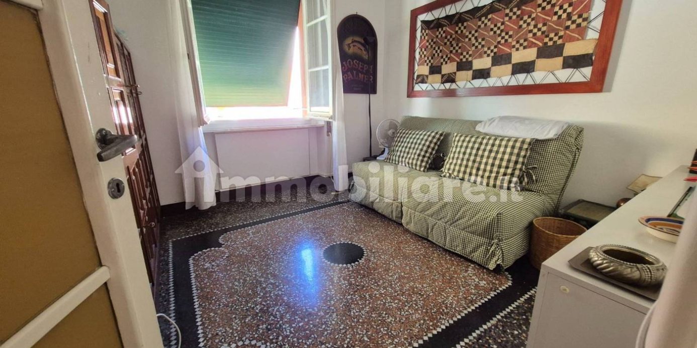 Four-room apartment – Convenient to the sea and center