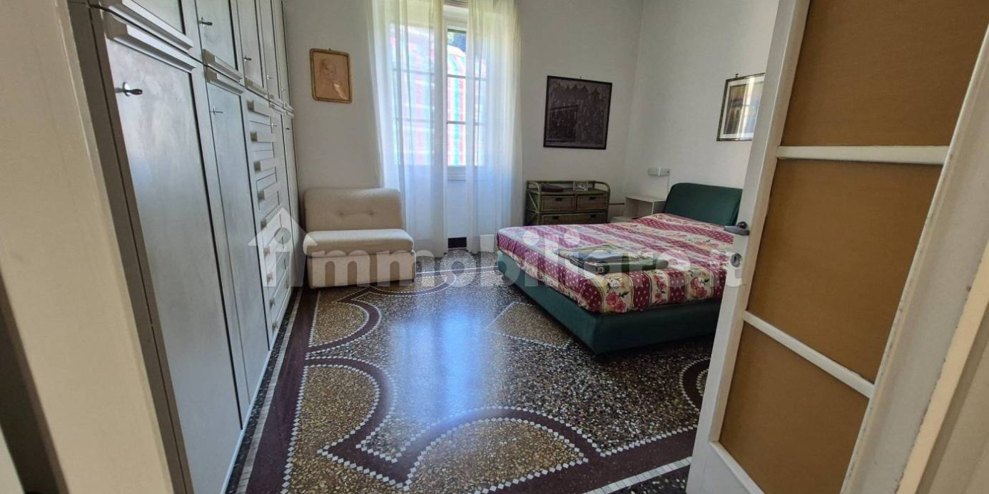 Four-room apartment – Convenient to the sea and center