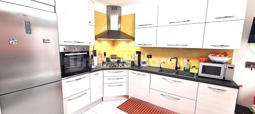 Terraced house of 242 square meters. Completely renovated with recovery of the attic