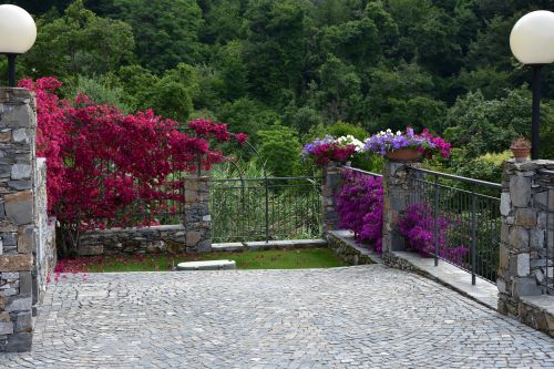 Independent two-storey villa of two hundred and twenty square meters – Sea View