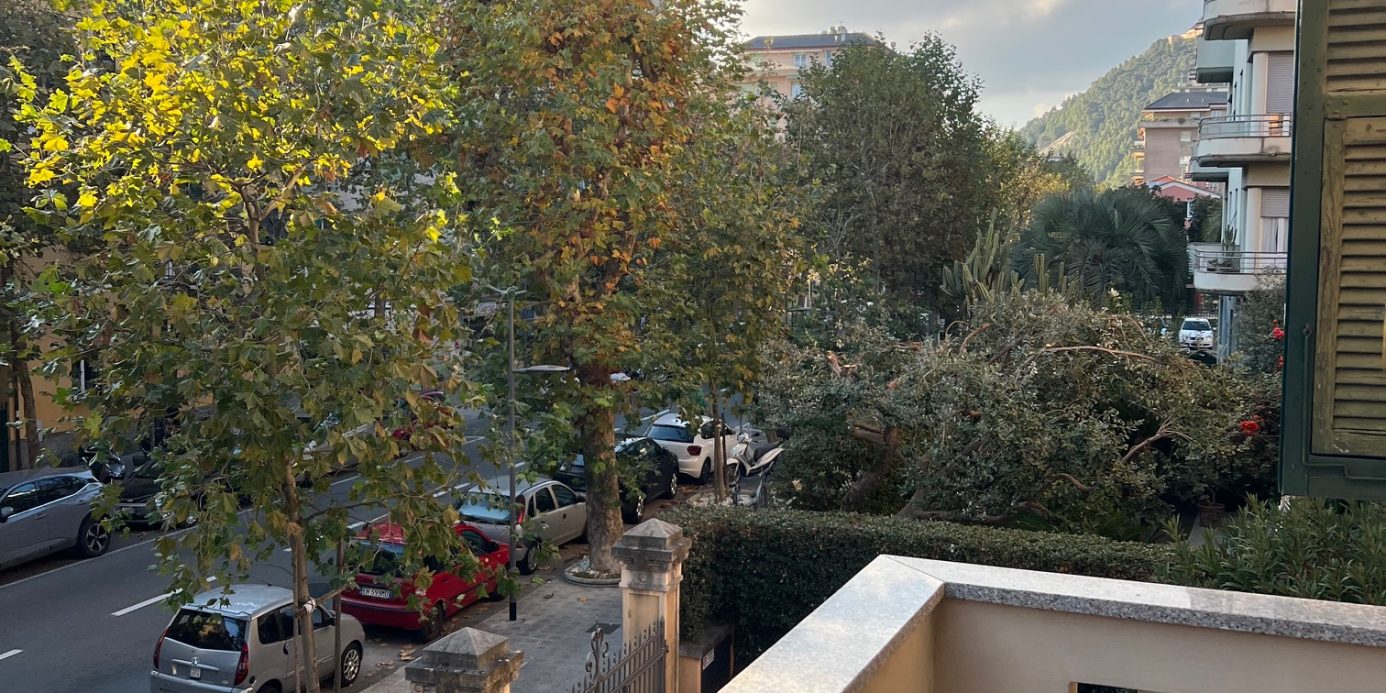 Semi-detached villa – In a convenient and quiet area