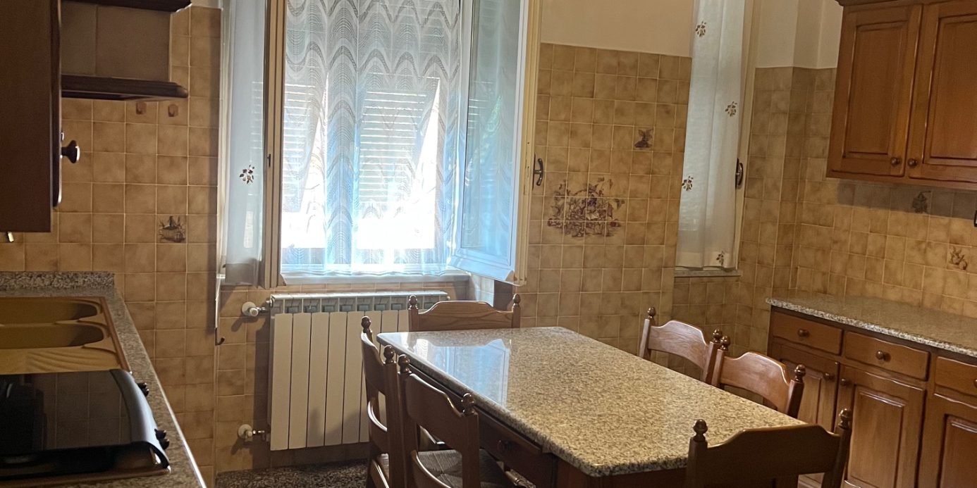 Semi-detached villa – In a convenient and quiet area