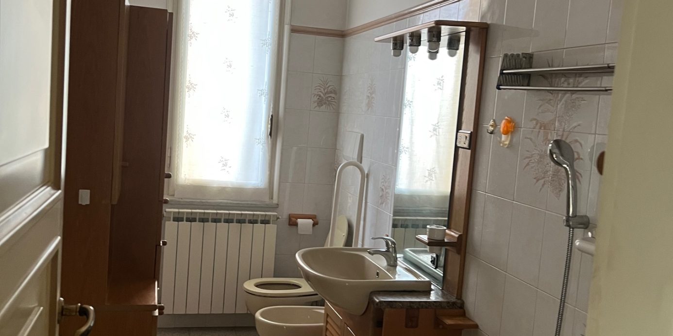 Semi-detached villa – In a convenient and quiet area