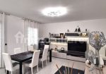 Terraced house of 242 square meters. Completely renovated with recovery of the attic