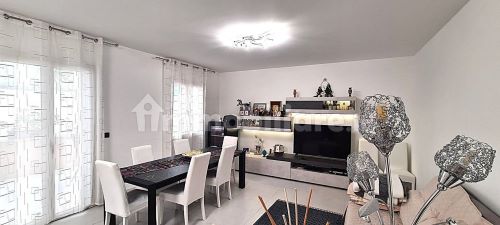 Terraced house of 242 square meters. Completely renovated with recovery of the attic
